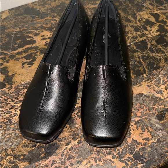 Easy Street Black Women's Flats NEW no box - Picture 2 of 6